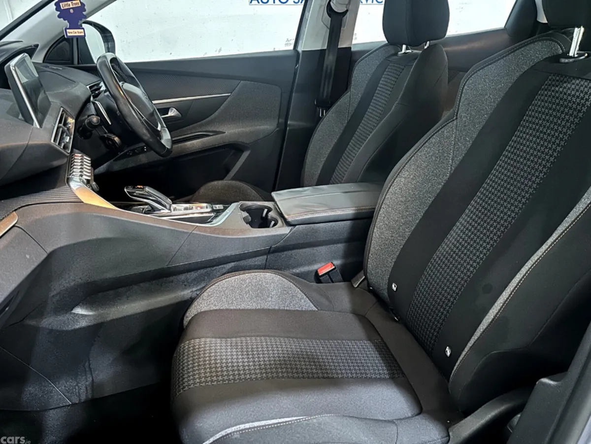 Peugeot 3008 MPV, Petrol, 2018, Grey