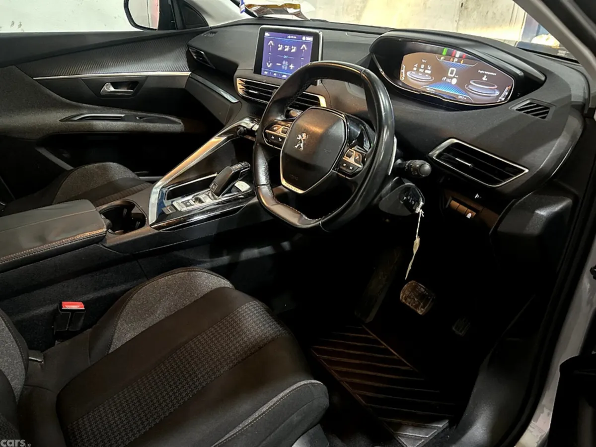 Peugeot 3008 MPV, Petrol, 2018, Grey