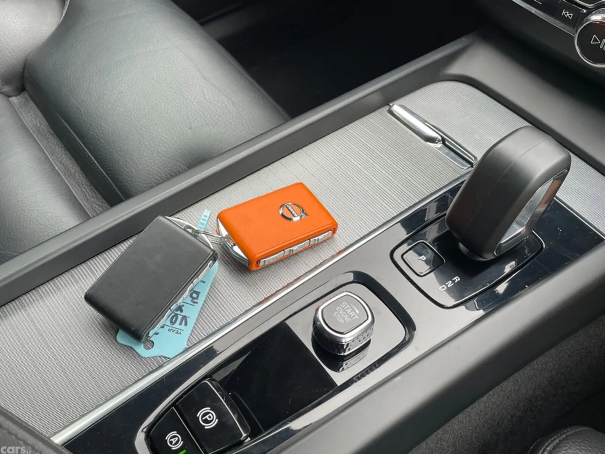 Volvo XC60 SUV, Diesel, 2023, Black