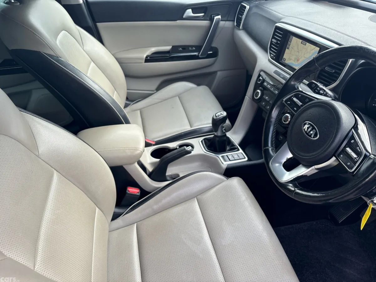 Kia Sportage MPV, Diesel, 2019, White