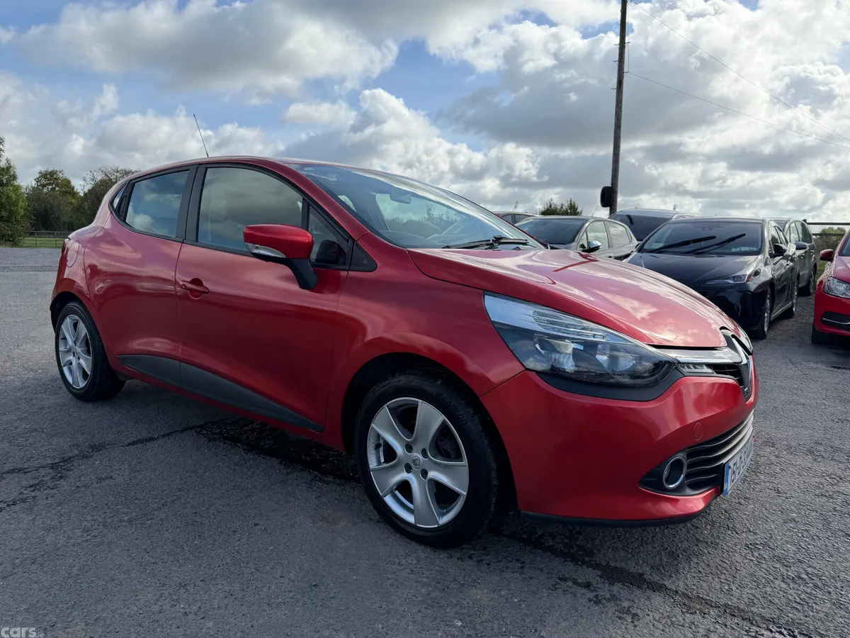 Renault Clio Hatchback, Petrol, 2015, Red