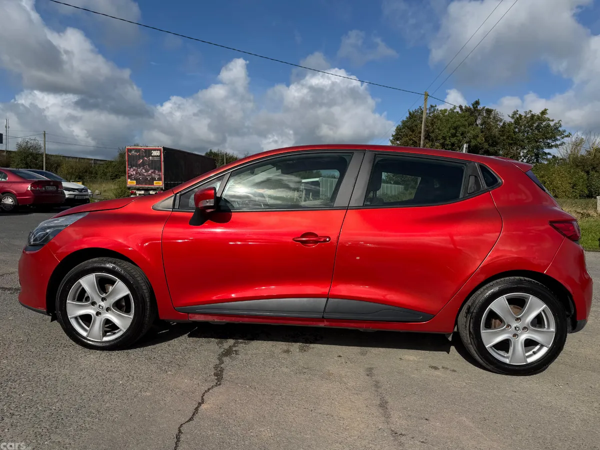 Renault Clio Hatchback, Petrol, 2015, Red