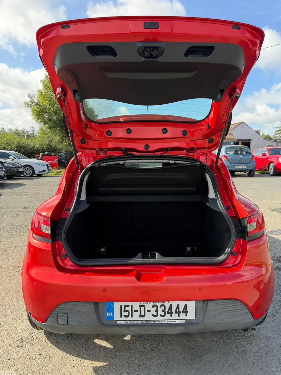 Renault Clio Hatchback, Petrol, 2015, Red