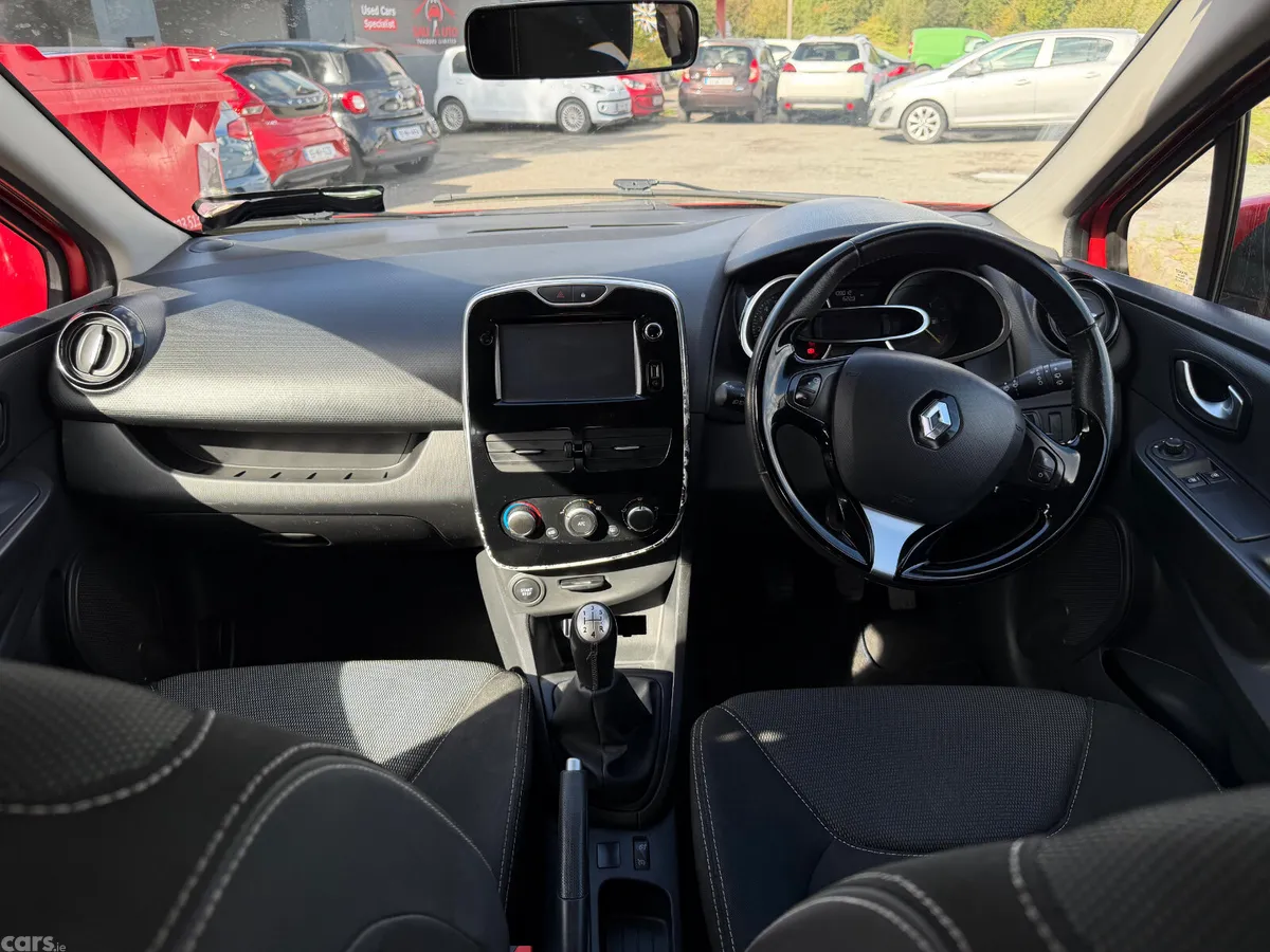 Renault Clio Hatchback, Petrol, 2015, Red
