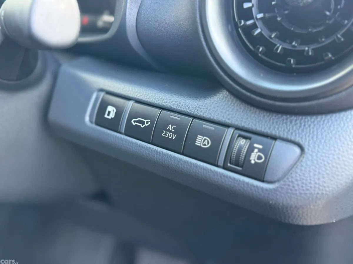 Toyota C-HR SUV, Petrol Plug-in Hybrid, 2024, Blue
