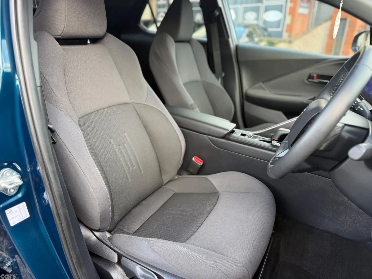 Toyota C-HR SUV, Petrol Plug-in Hybrid, 2024, Blue
