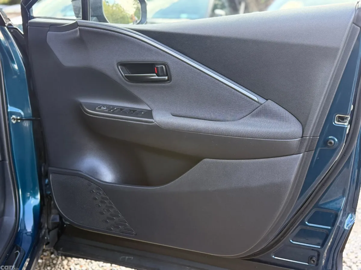 Toyota C-HR SUV, Petrol Plug-in Hybrid, 2024, Blue