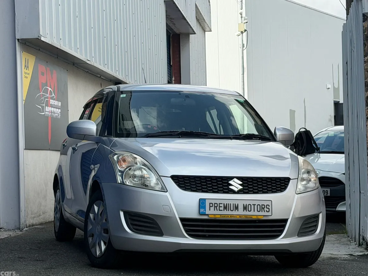 Suzuki Swift Hatchback, Petrol, 2016, Silver