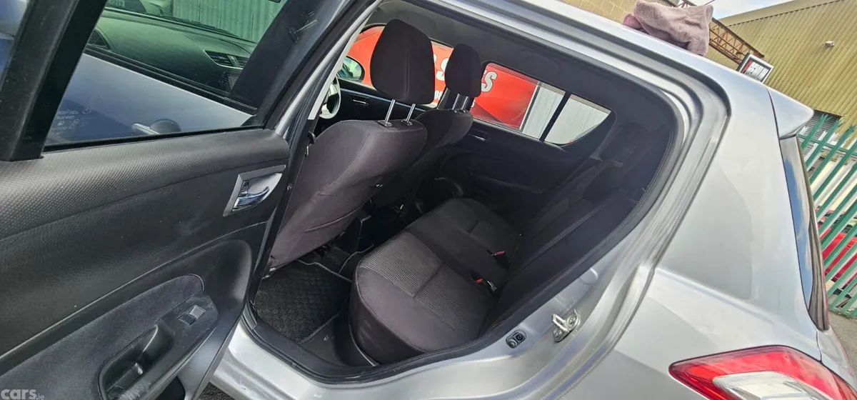 Suzuki Swift Hatchback, Petrol, 2016, Silver