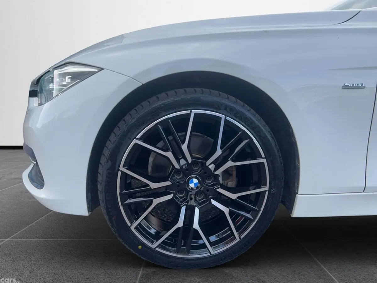 BMW 3-Series Saloon, Petrol, 2017, White