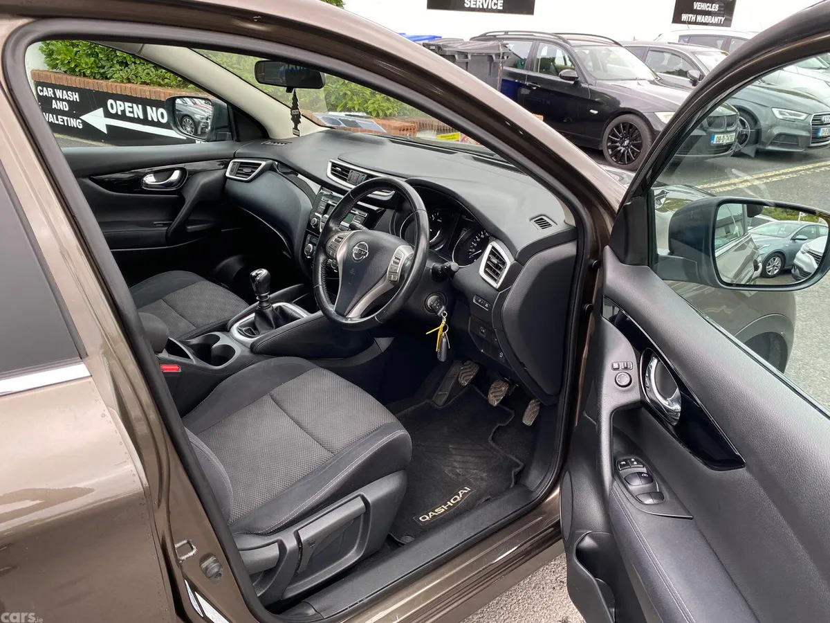 Nissan Qashqai Hatchback, Diesel, 2015, Brown