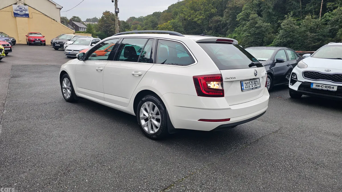 Skoda Octavia Estate, Petrol, 2020, White