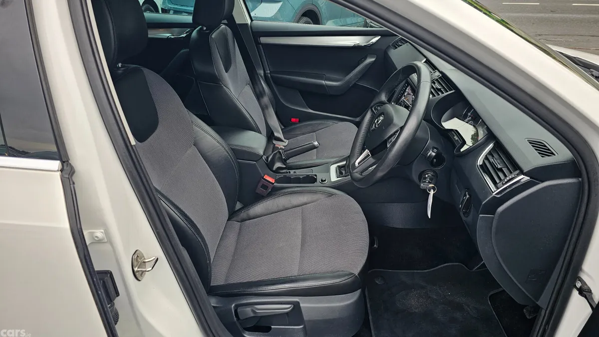 Skoda Octavia Estate, Petrol, 2020, White