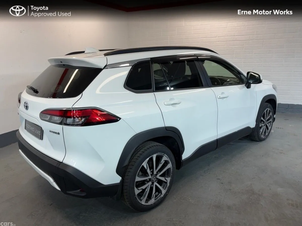 Toyota Corolla Cross Hatchback, Petrol Hybrid, 2023, White