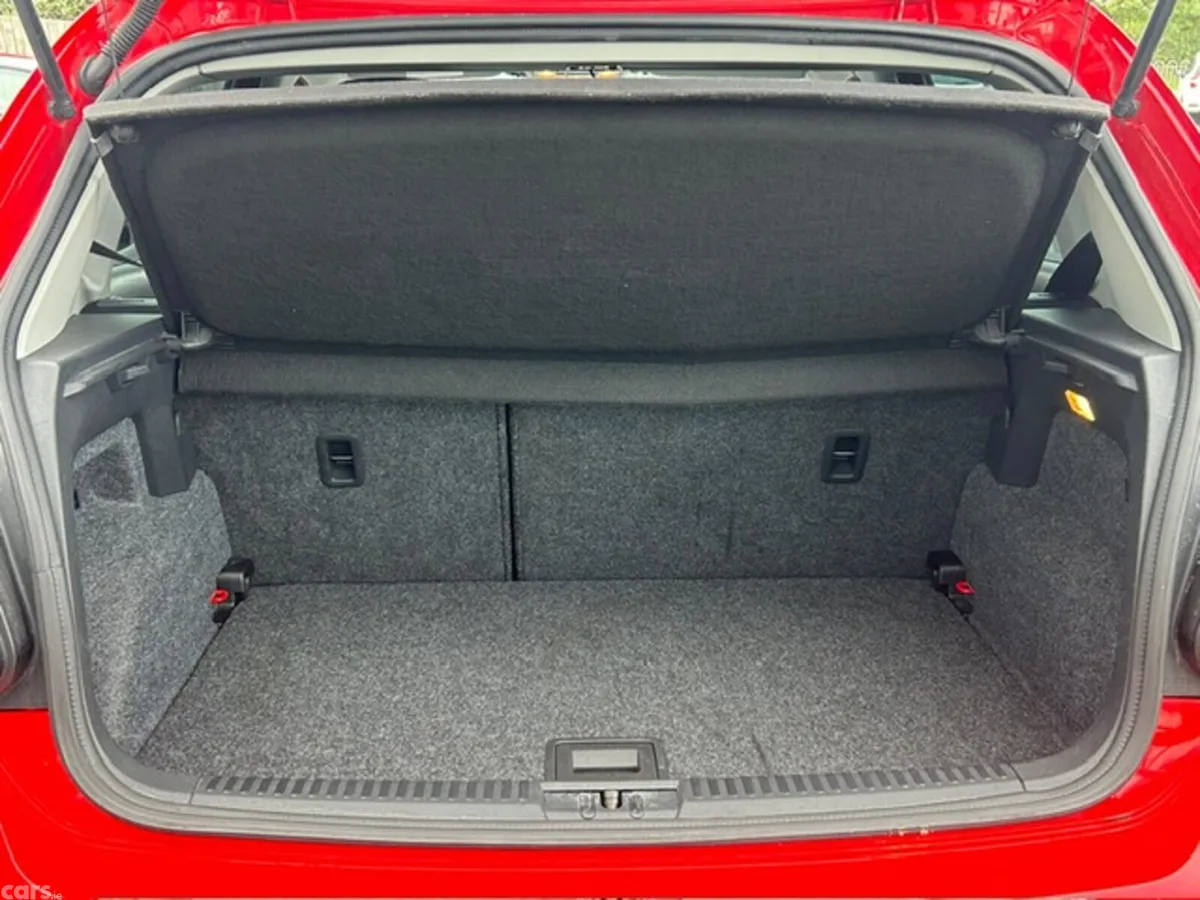 Volkswagen Polo Hatchback, Petrol, 2012, Red