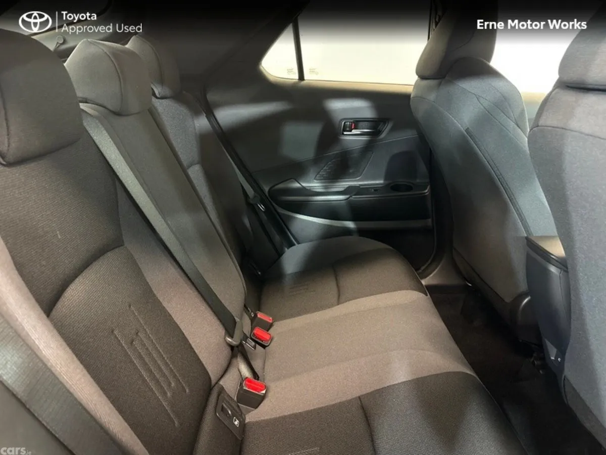 Toyota C-HR SUV, Petrol Hybrid, 2024, Silver