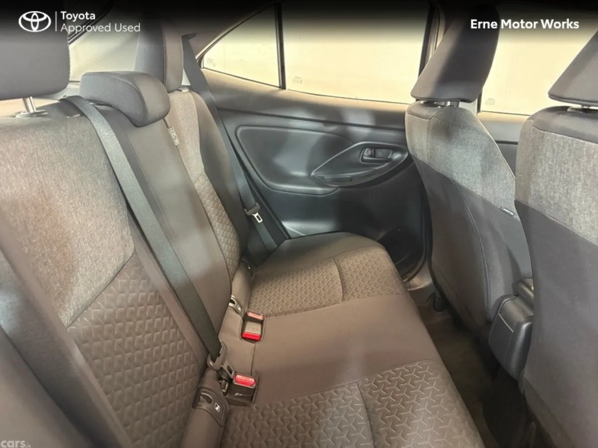 Toyota Yaris Cross Hatchback, Petrol Hybrid, 2022, White