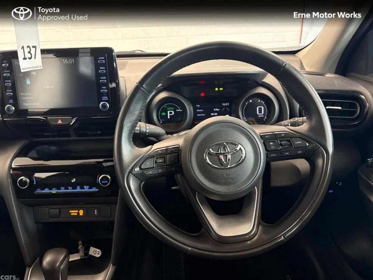 Toyota Yaris Cross Hatchback, Petrol Hybrid, 2022, White