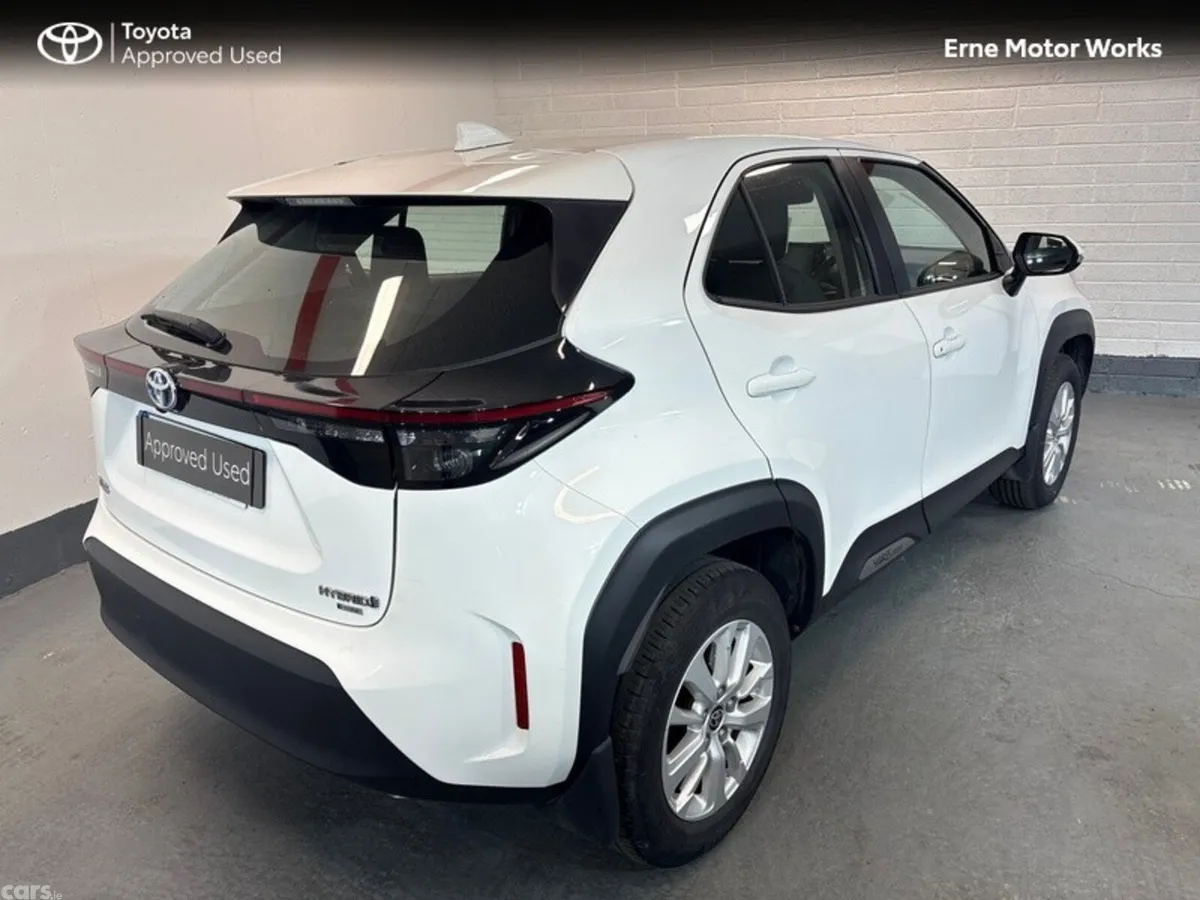 Toyota Yaris Cross Hatchback, Petrol Hybrid, 2022, White