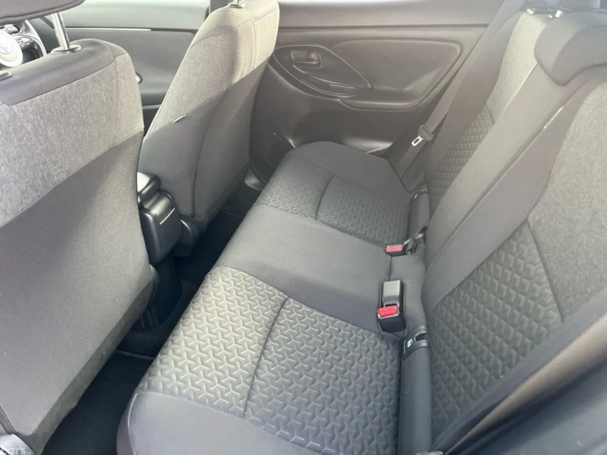 Toyota Yaris Cross Hatchback, Petrol Hybrid, 2024, Blue