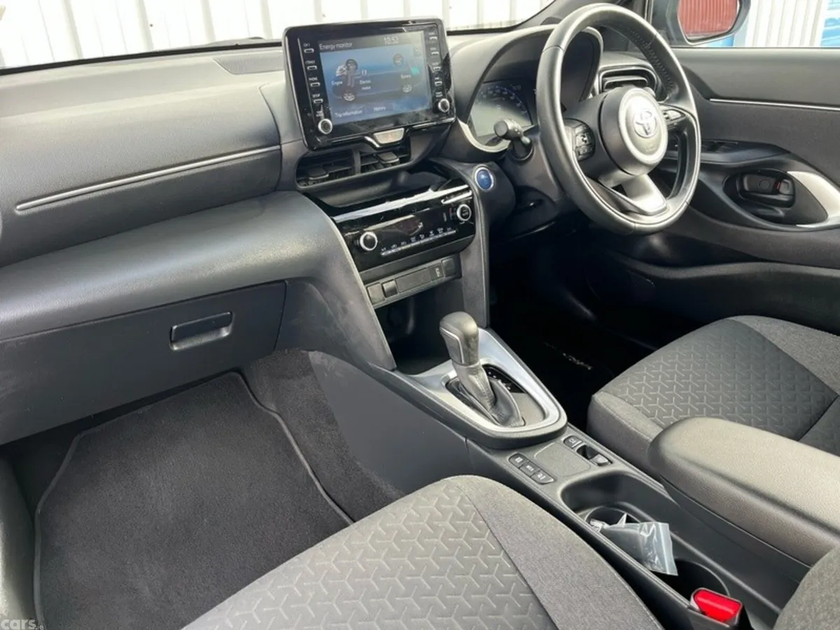 Toyota Yaris Cross Hatchback, Petrol Hybrid, 2024, Blue