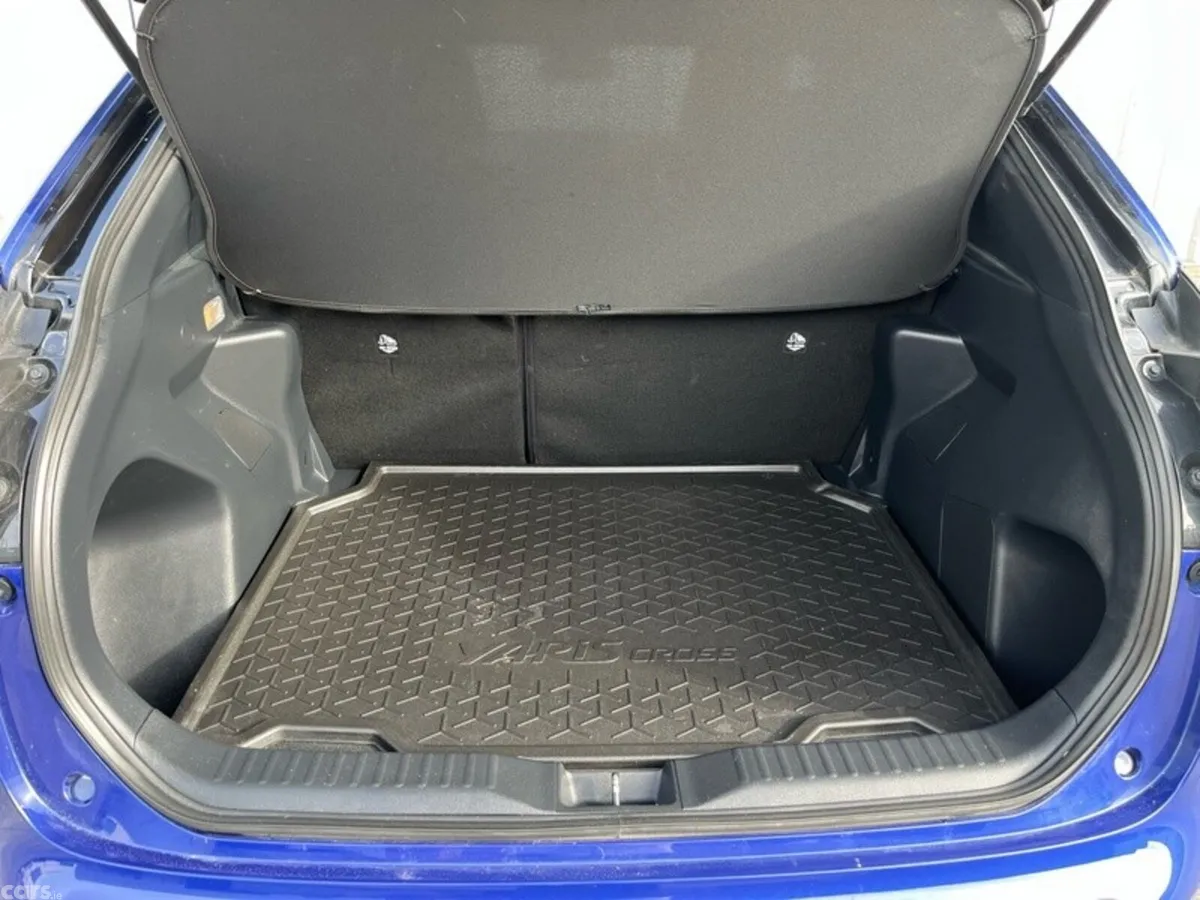 Toyota Yaris Cross Hatchback, Petrol Hybrid, 2024, Blue