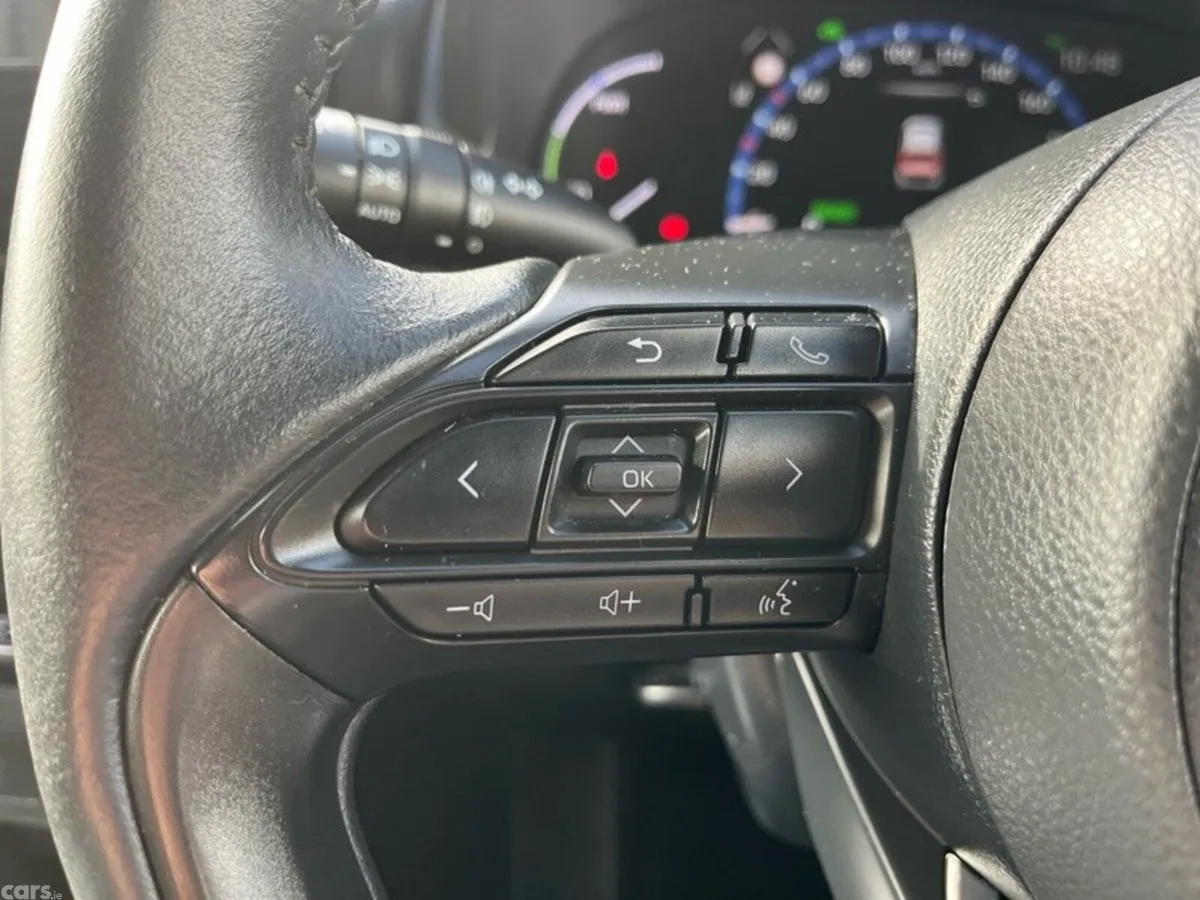 Toyota Yaris Cross Hatchback, Petrol Hybrid, 2024, Blue