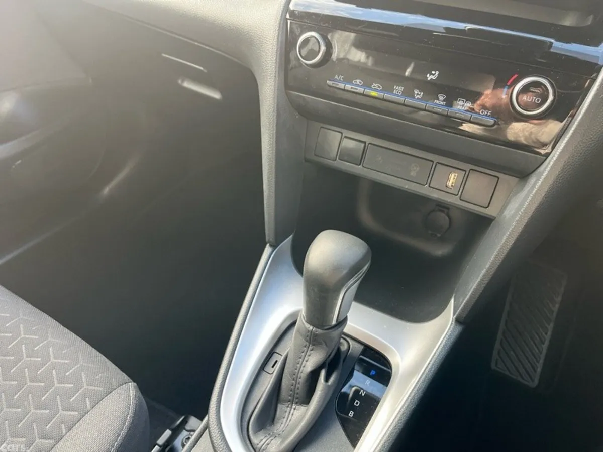 Toyota Yaris Cross Hatchback, Petrol Hybrid, 2024, Blue