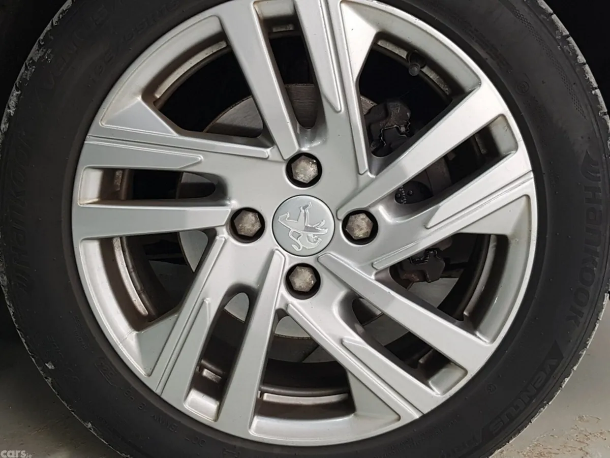 Peugeot 208 Hatchback, Petrol, 2021, Red