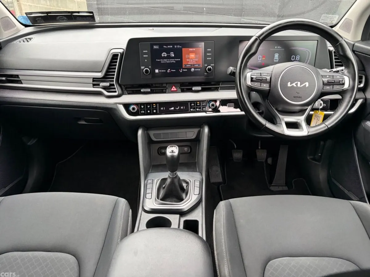 Kia Sportage MPV, Diesel, 2022, White