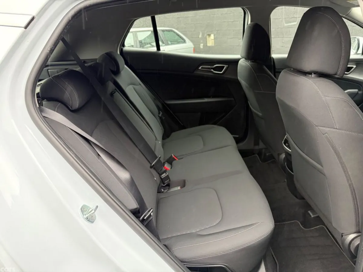 Kia Sportage MPV, Diesel, 2022, White