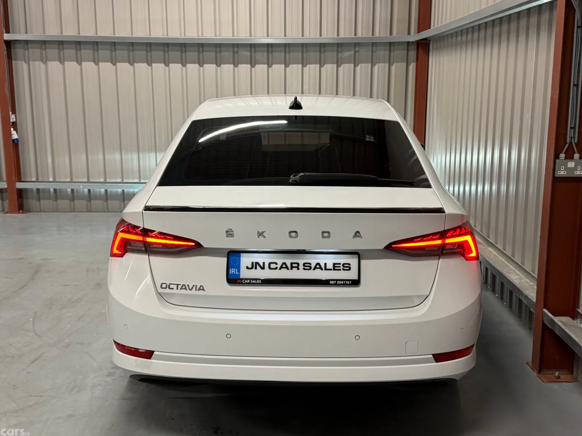 Skoda Octavia Saloon, Diesel, 2021, White