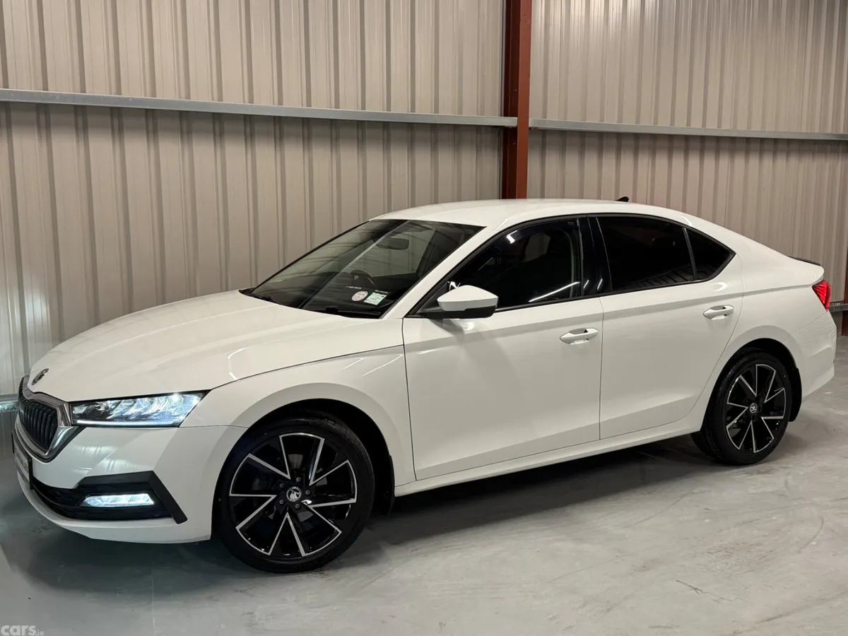 Skoda Octavia Saloon, Diesel, 2021, White