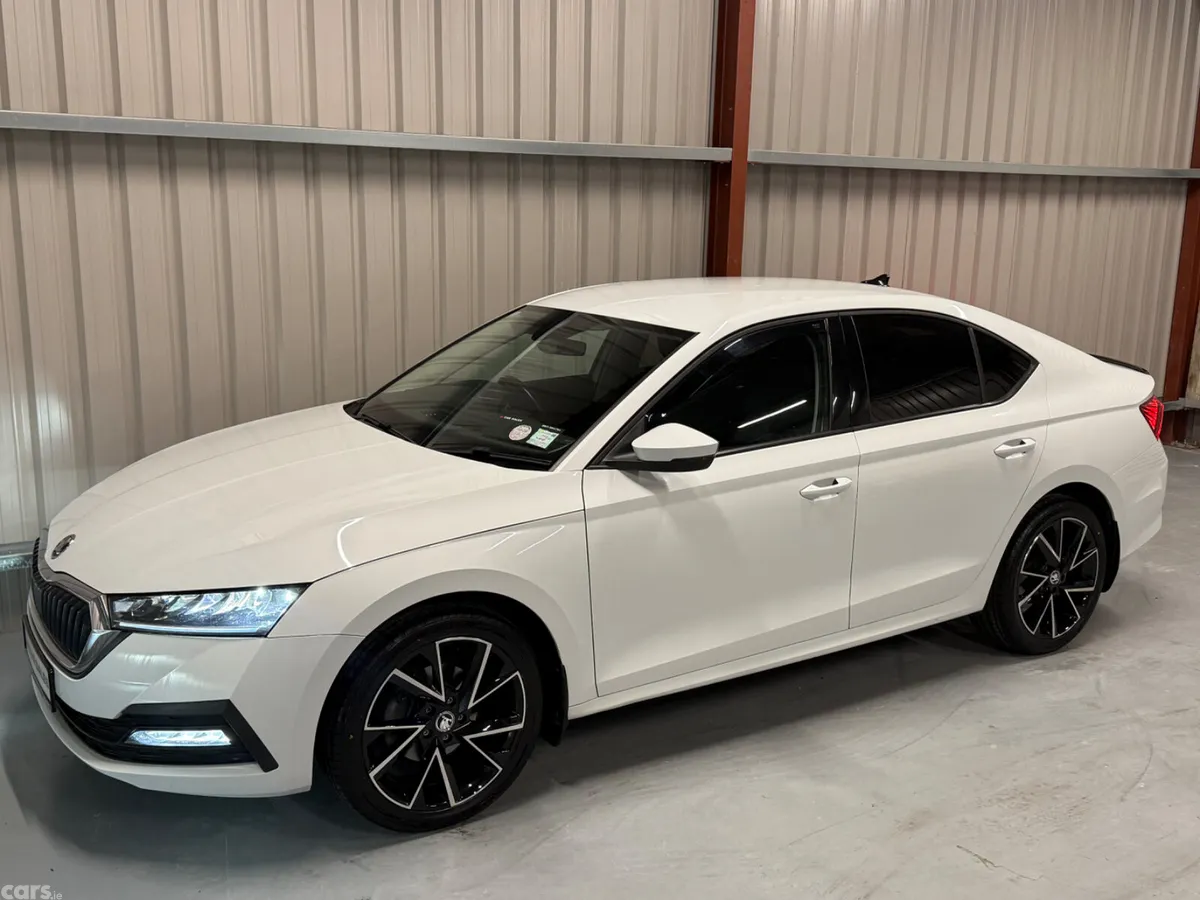 Skoda Octavia Saloon, Diesel, 2021, White