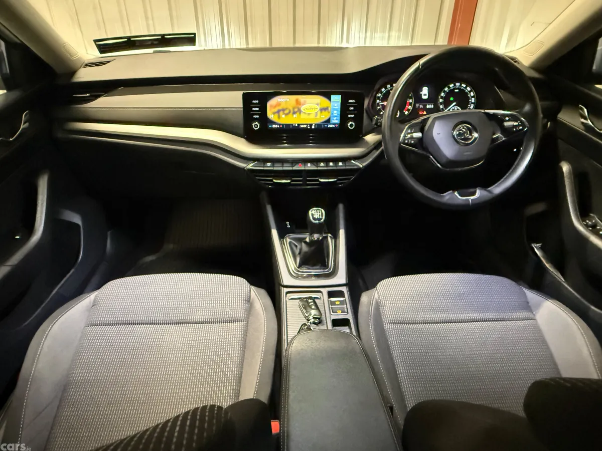Skoda Octavia Saloon, Diesel, 2021, White