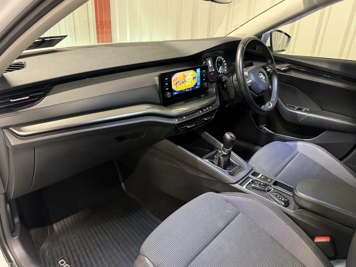 Skoda Octavia Saloon, Diesel, 2021, White
