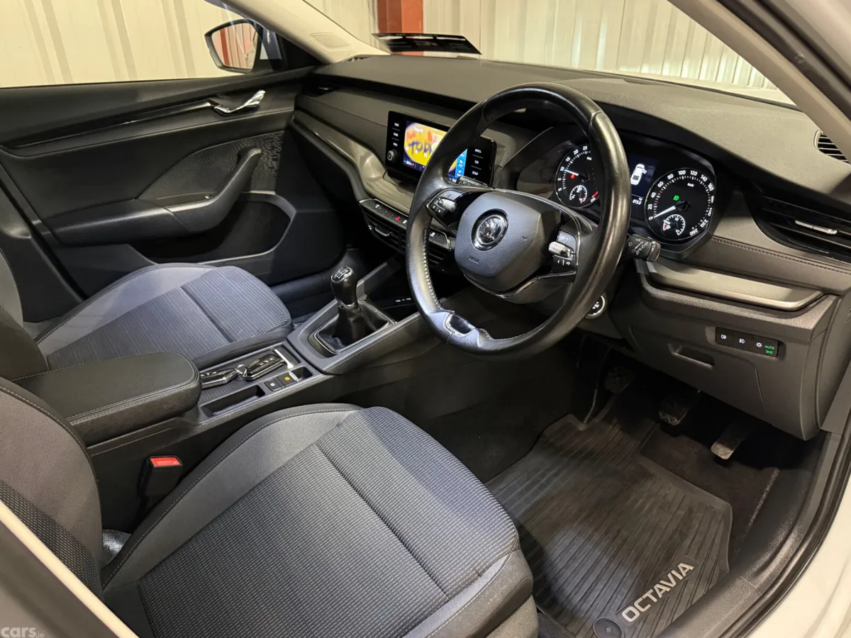 Skoda Octavia Saloon, Diesel, 2021, White