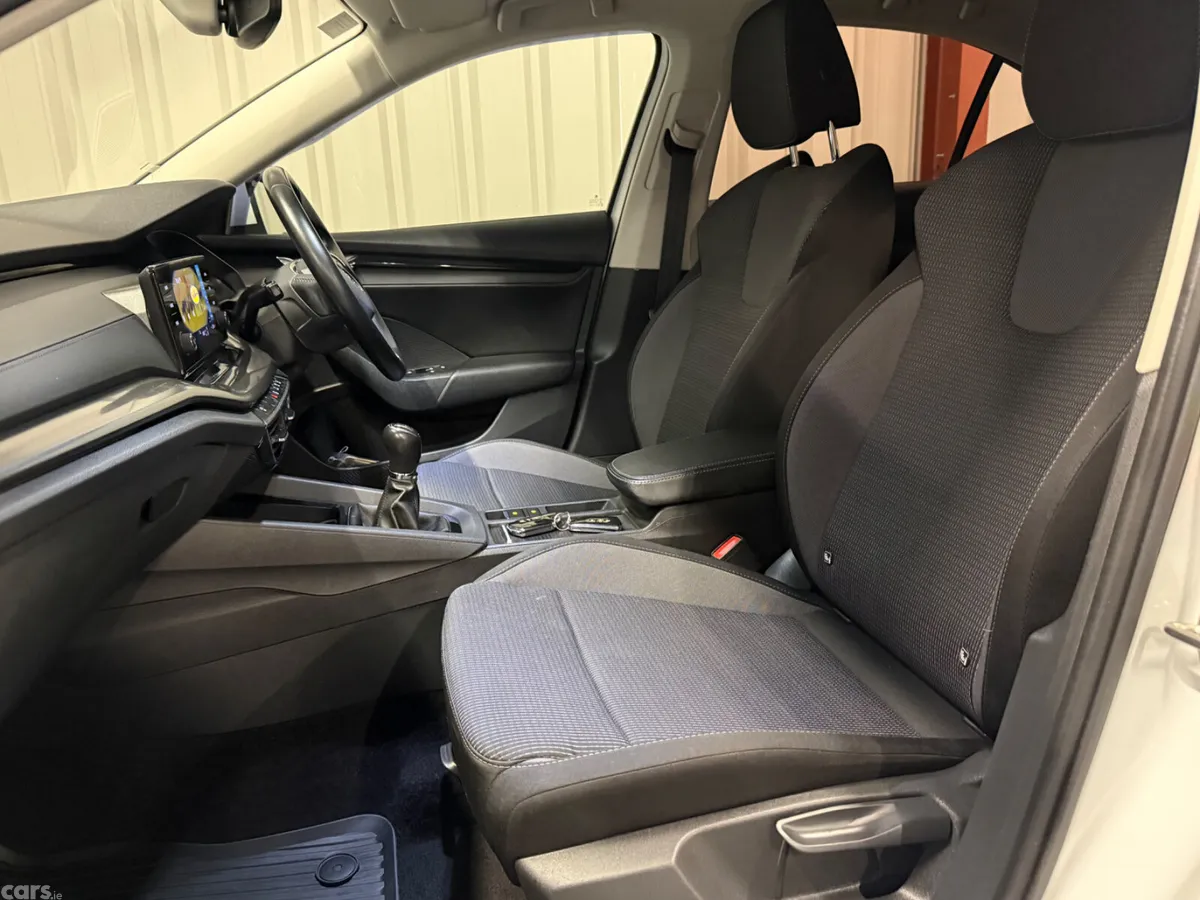 Skoda Octavia Saloon, Diesel, 2021, White