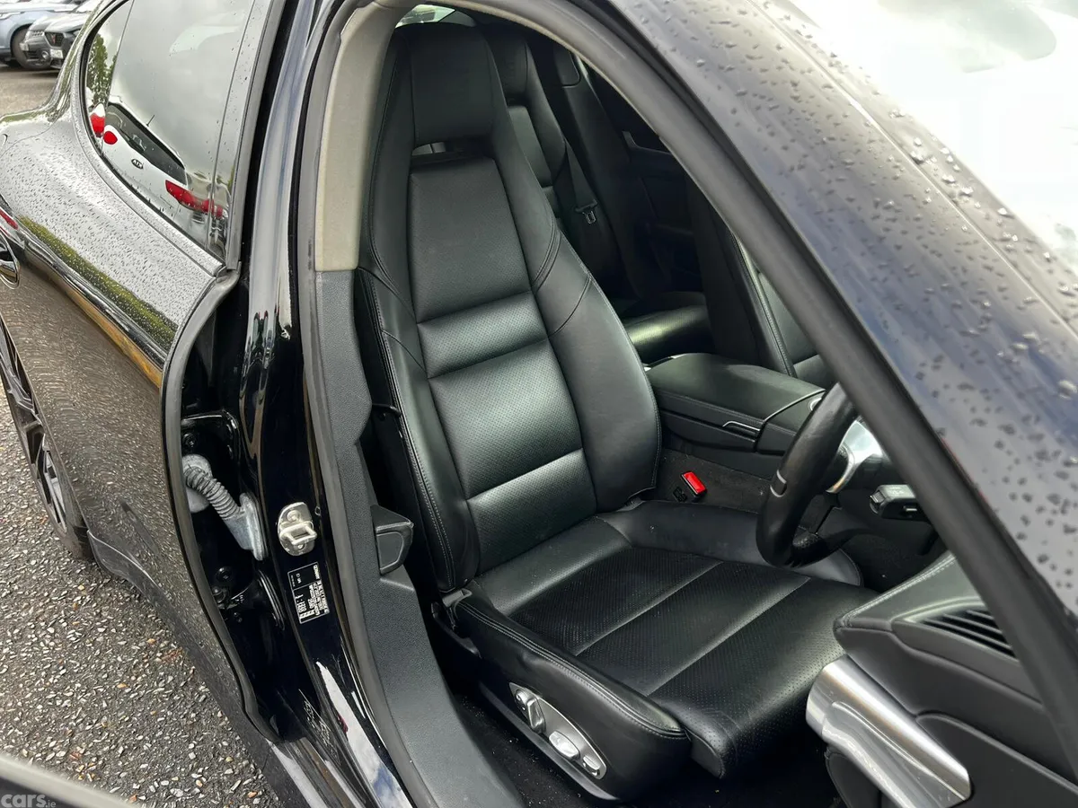Porsche Panamera Hatchback, Petrol Plug-in Hybrid, 2014, Black
