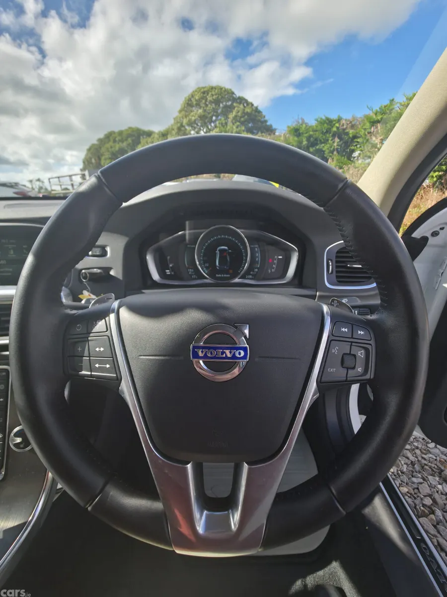 Volvo S60 Saloon, Diesel, 2016, White