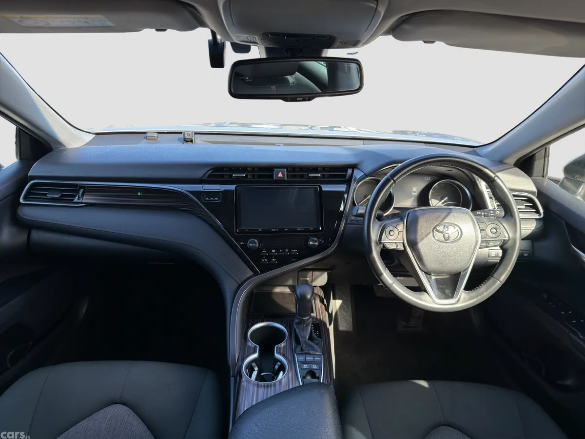 Toyota Camry Saloon, Petrol Hybrid, 2019, Silver