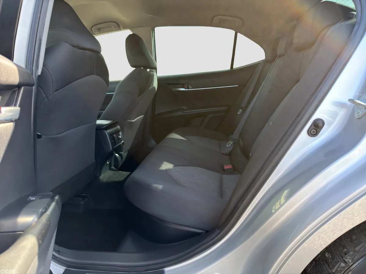 Toyota Camry Saloon, Petrol Hybrid, 2019, Silver