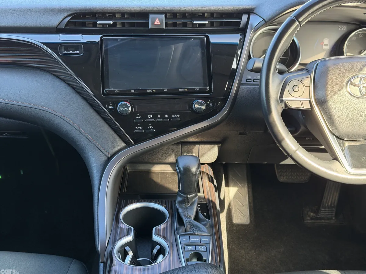 Toyota Camry Saloon, Petrol Hybrid, 2019, Silver