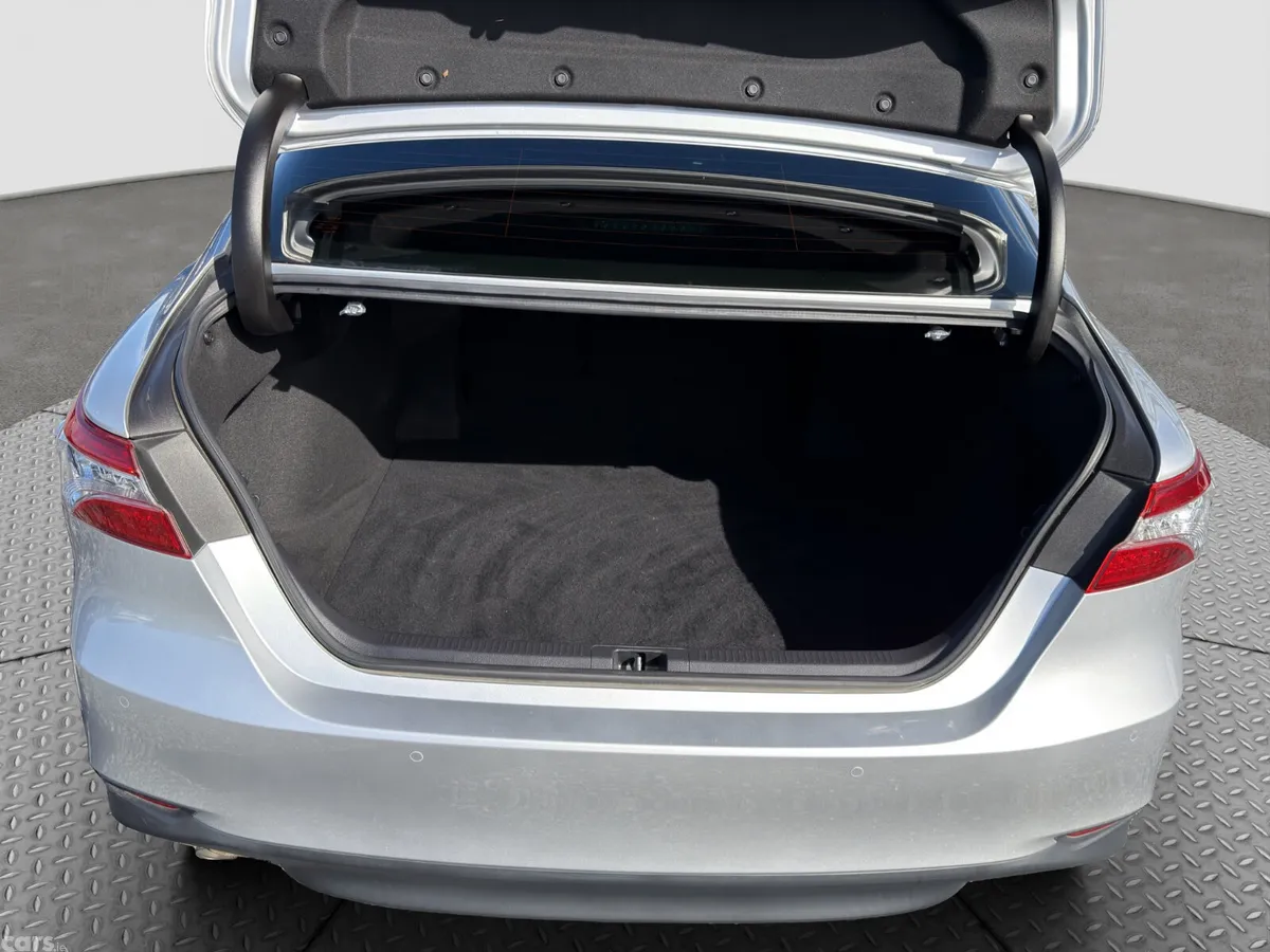 Toyota Camry Saloon, Petrol Hybrid, 2019, Silver