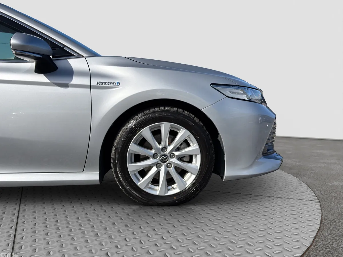 Toyota Camry Saloon, Petrol Hybrid, 2019, Silver