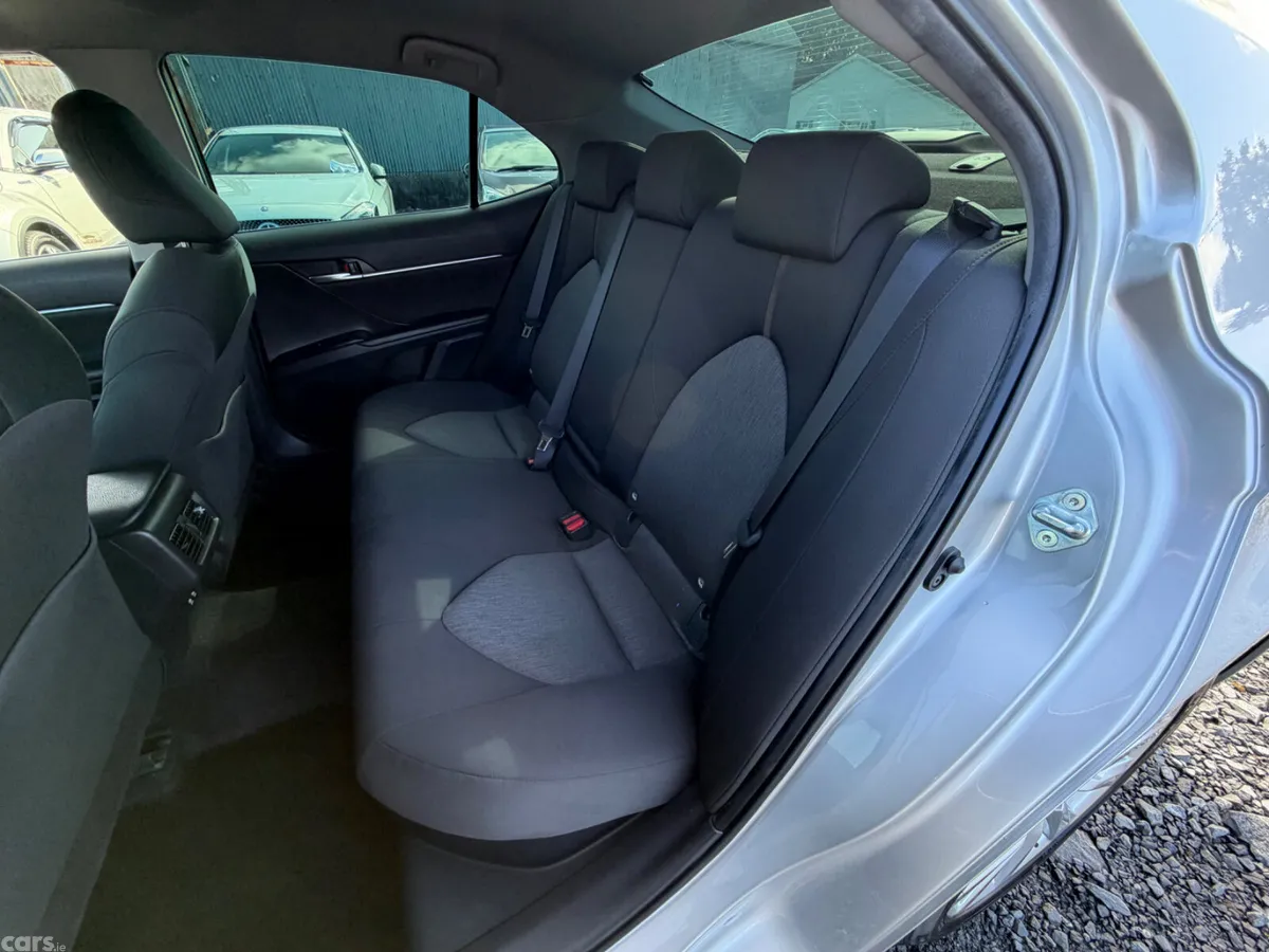 Toyota Camry Saloon, Petrol Hybrid, 2019, Silver