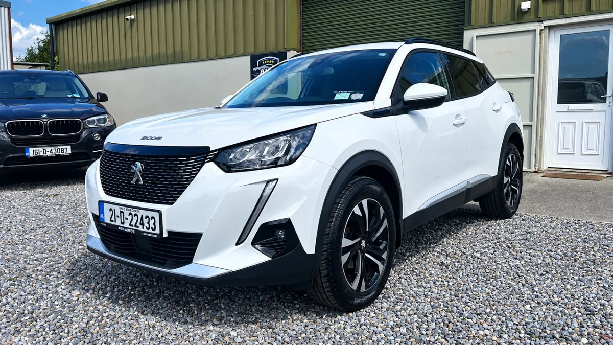 Peugeot 2008 MPV, Petrol, 2021, White