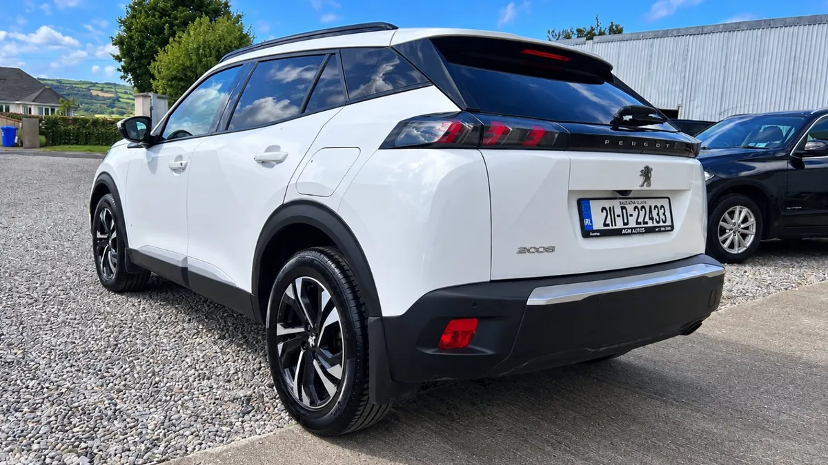 Peugeot 2008 MPV, Petrol, 2021, White