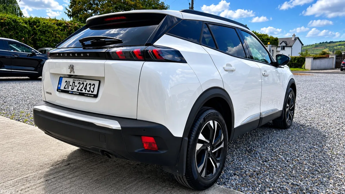 Peugeot 2008 MPV, Petrol, 2021, White