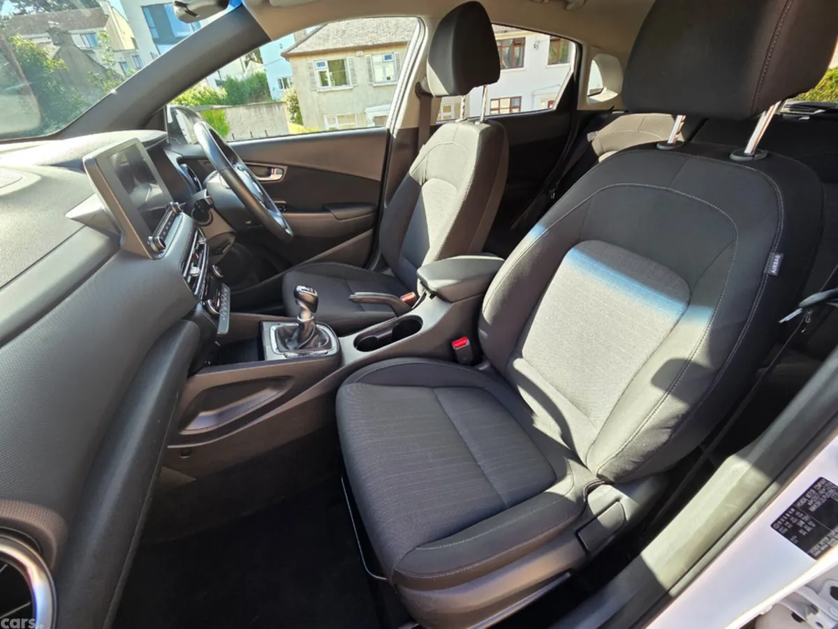 Hyundai KONA MPV, Petrol, 2023, White